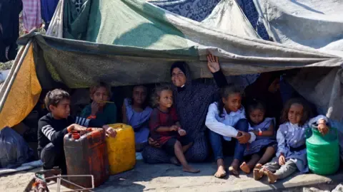 Devastating Situation in Gaza City as Israeli Tanks Advance